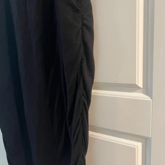 Black Short Sleeve Dress - Picture 2 of 4